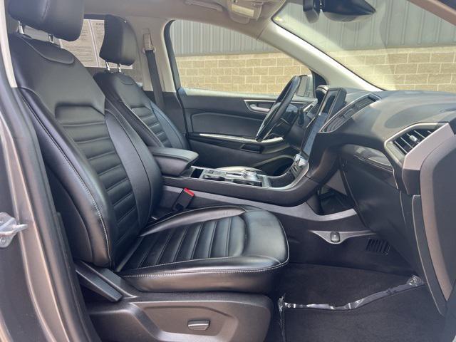 Photo of 2023 Carbonized Gray Metallic Ford Edge