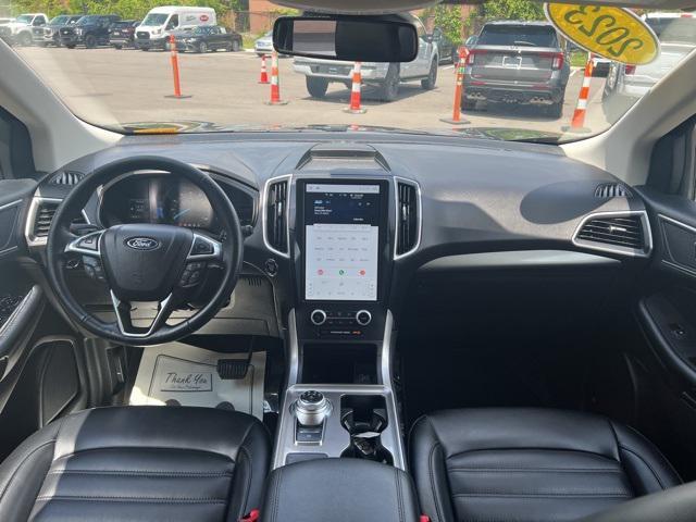 Photo of 2023 Carbonized Gray Metallic Ford Edge