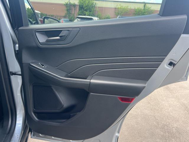 Photo of 2023 Iconic Silver Metallic Ford Escape