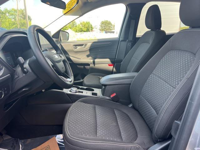 Photo of 2023 Iconic Silver Metallic Ford Escape