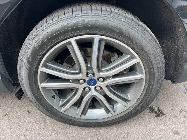 Photo of 2022 Agate Black Metallic Ford Edge