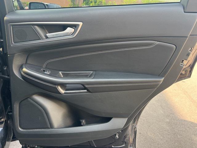 Photo of 2022 Agate Black Metallic Ford Edge