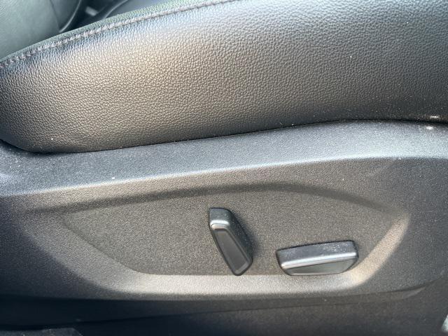 Photo of 2022 Agate Black Metallic Ford Edge