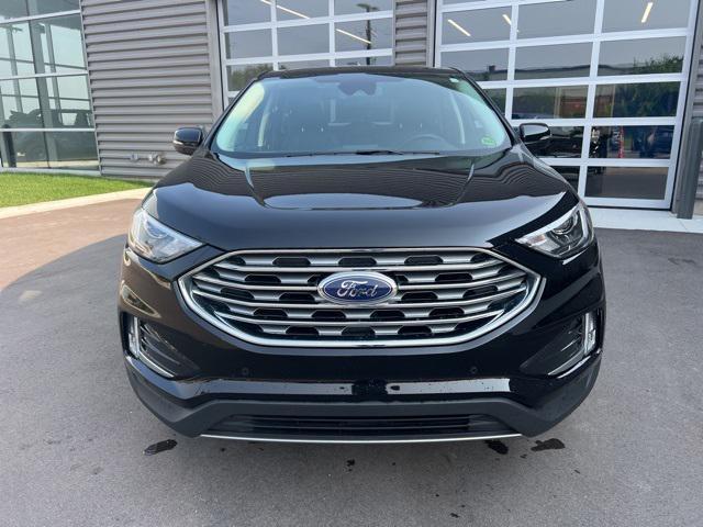 Photo of 2022 Agate Black Metallic Ford Edge