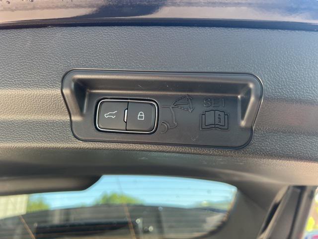 Photo of 2023 Agate Black Metallic Ford Explorer