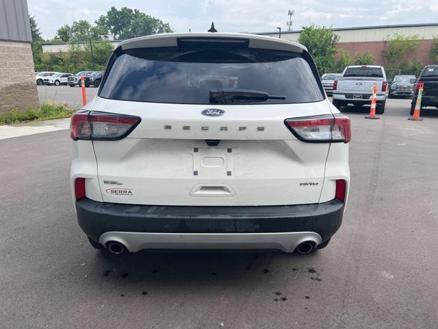 Photo of 2022 White Metallic Ford Escape