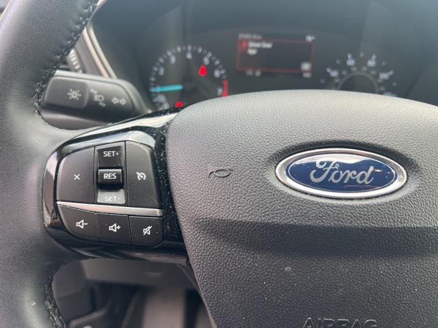 Photo of 2022 White Metallic Ford Escape