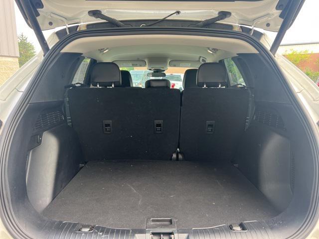 Photo of 2022 White Metallic Ford Escape