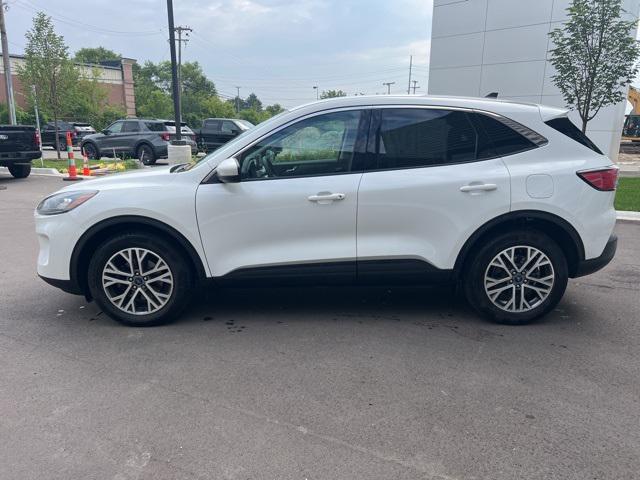 Photo of 2022 White Metallic Ford Escape