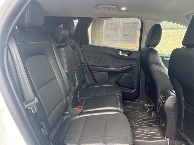 Photo of 2022 White Metallic Ford Escape