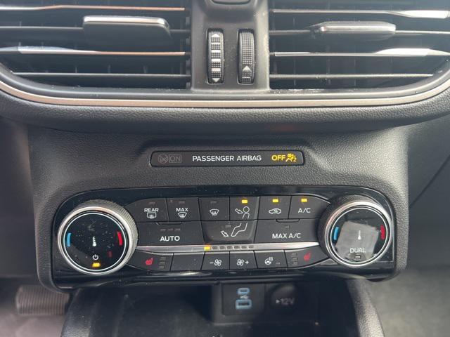 Photo of 2022 White Metallic Ford Escape