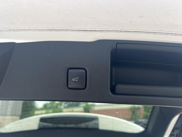 Photo of 2022 White Metallic Ford Escape