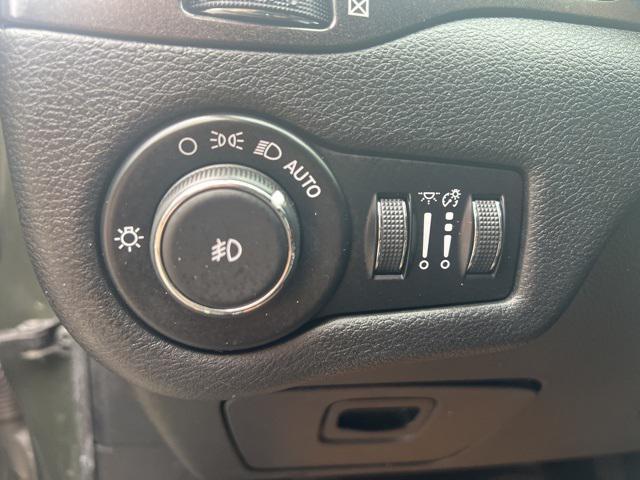 Photo of 2020 Olive Green Pearlcoat Jeep Cherokee