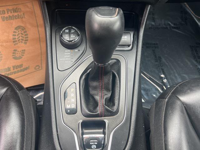 Photo of 2020 Olive Green Pearlcoat Jeep Cherokee