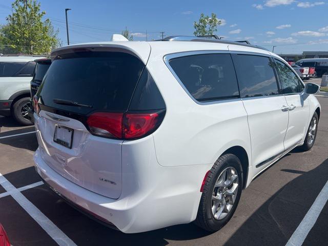 Photo of 2019 Bright White Clearcoat Chrysler Pacifica