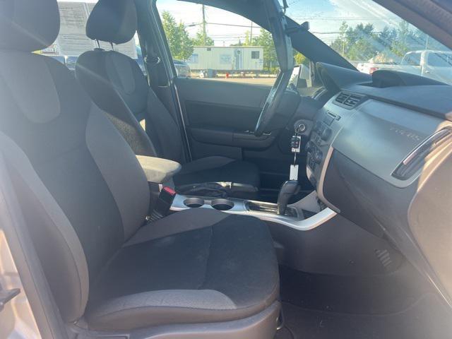 Photo of 2009 Brilliant Silver Clearcoat Metallic Ford Focus
