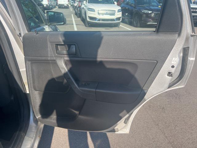 Photo of 2009 Brilliant Silver Clearcoat Metallic Ford Focus