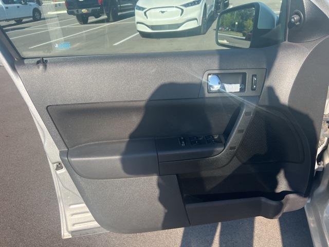 Photo of 2009 Brilliant Silver Clearcoat Metallic Ford Focus