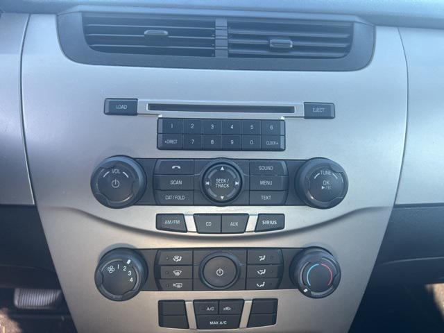 Photo of 2009 Brilliant Silver Clearcoat Metallic Ford Focus
