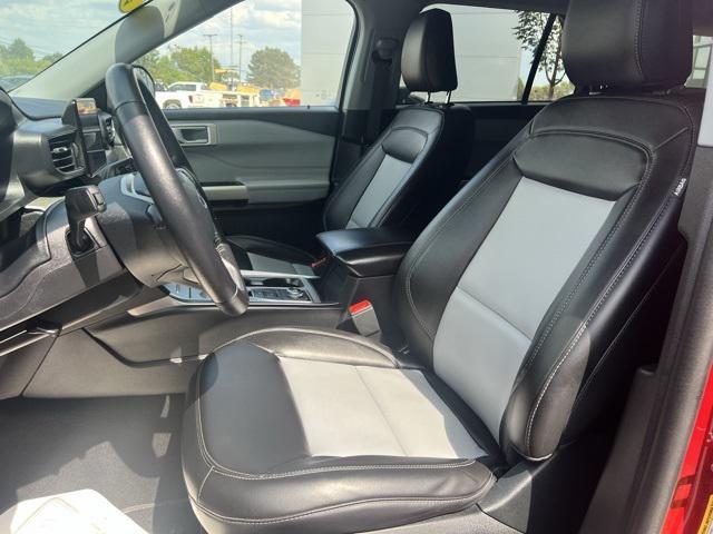 Photo of 2023 Rapid Red Metallic Tinted Clearcoat Ford Explorer