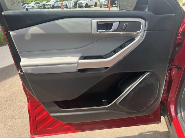 Photo of 2023 Rapid Red Metallic Tinted Clearcoat Ford Explorer