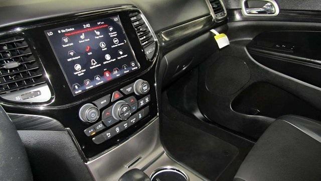 Photo of 2020 Diamond Black Crystal Pearlcoat Jeep Grand Cherokee