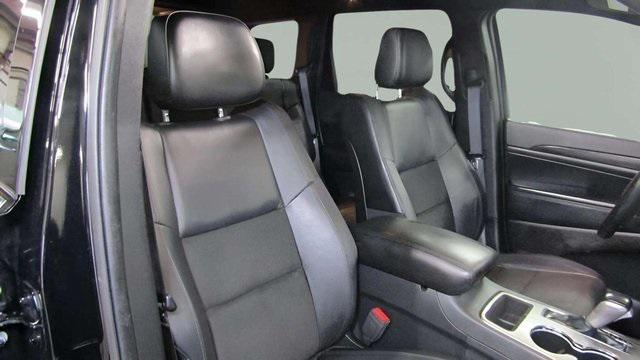 Photo of 2020 Diamond Black Crystal Pearlcoat Jeep Grand Cherokee