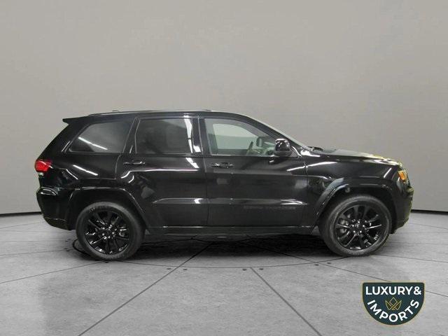 Photo of 2020 Diamond Black Crystal Pearlcoat Jeep Grand Cherokee