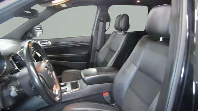 Photo of 2020 Diamond Black Crystal Pearlcoat Jeep Grand Cherokee