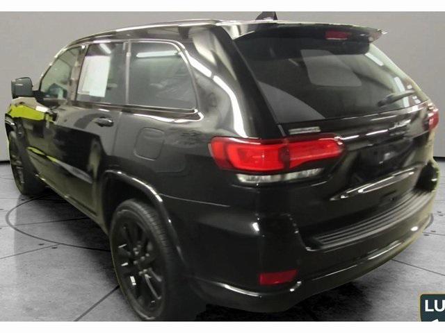 Photo of 2020 Diamond Black Crystal Pearlcoat Jeep Grand Cherokee