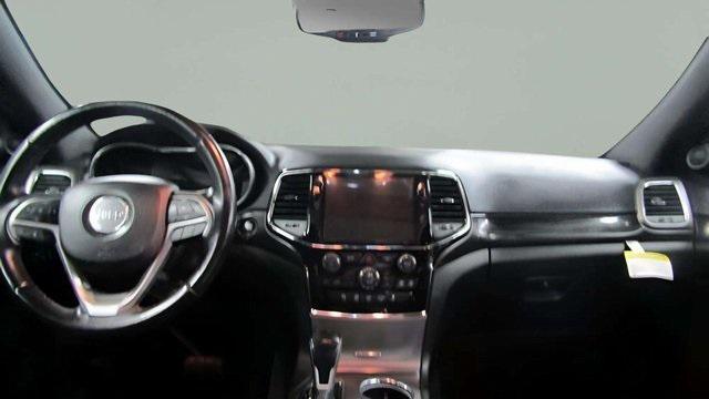 Photo of 2020 Diamond Black Crystal Pearlcoat Jeep Grand Cherokee