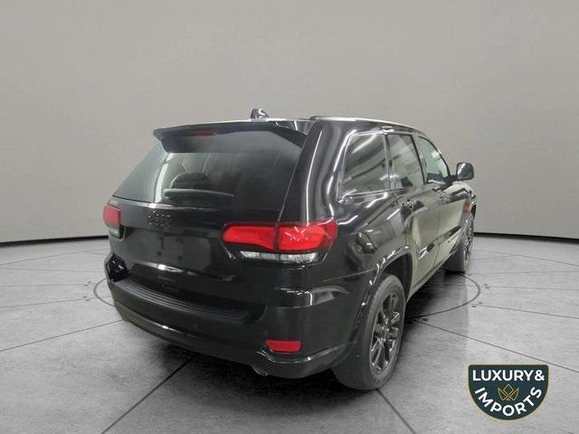 Photo of 2020 Diamond Black Crystal Pearlcoat Jeep Grand Cherokee