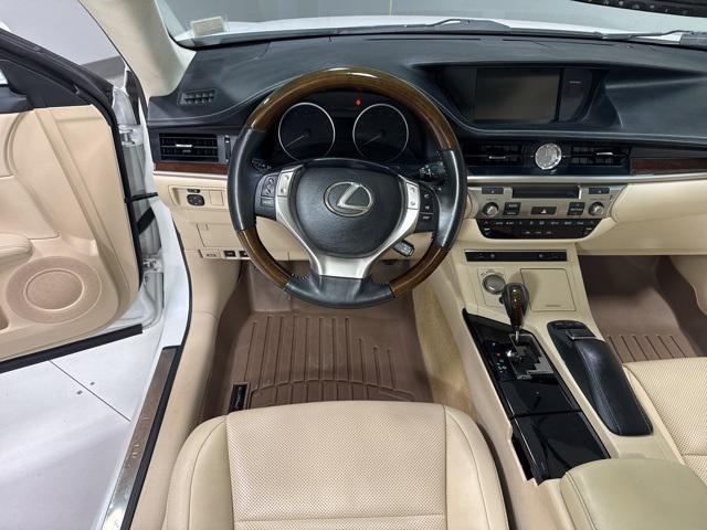 Photo of 2014 Starfire Pearl Lexus ES 350