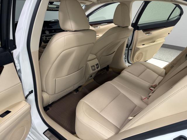 Photo of 2014 Starfire Pearl Lexus ES 350