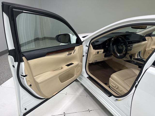 Photo of 2014 Starfire Pearl Lexus ES 350