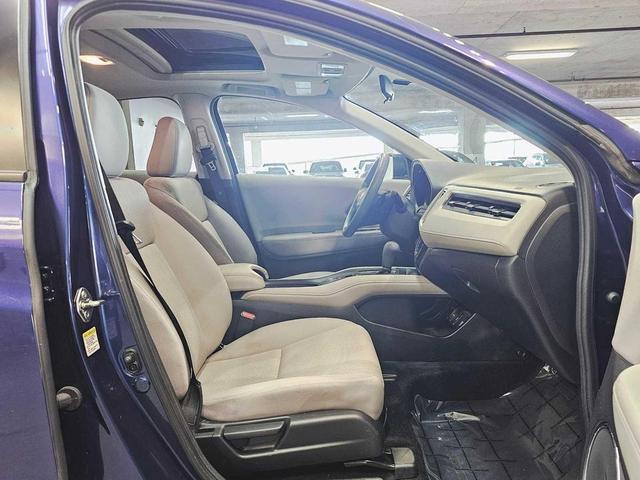 Photo of 2016 Deep Ocean Pearl Honda HR-V