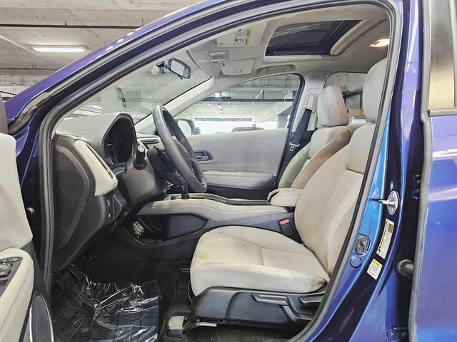 Photo of 2016 Deep Ocean Pearl Honda HR-V