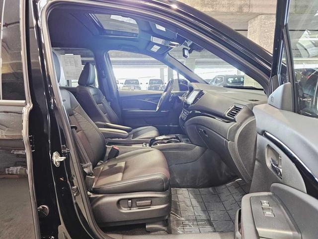 Photo of 2023 Crystal Black Pearl Honda Ridgeline