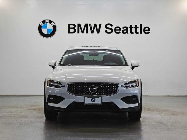 Photo of 2023 Crystal White Metallic Volvo V60 Cross Country