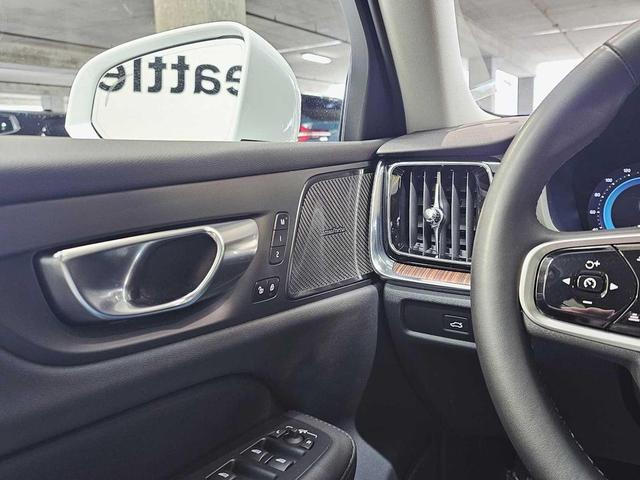 Photo of 2023 Crystal White Metallic Volvo V60 Cross Country