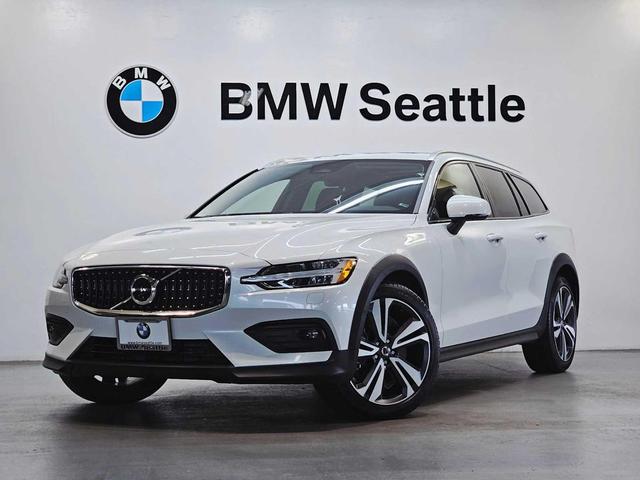 Photo of 2023 Crystal White Metallic Volvo V60 Cross Country
