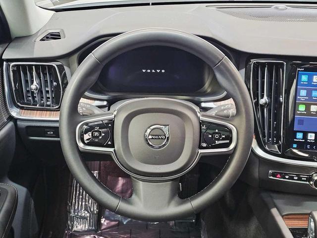 Photo of 2023 Crystal White Metallic Volvo V60 Cross Country