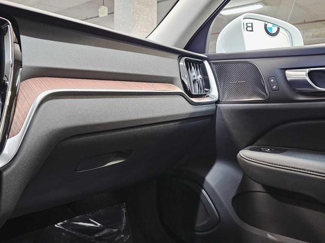 Photo of 2023 Crystal White Metallic Volvo V60 Cross Country