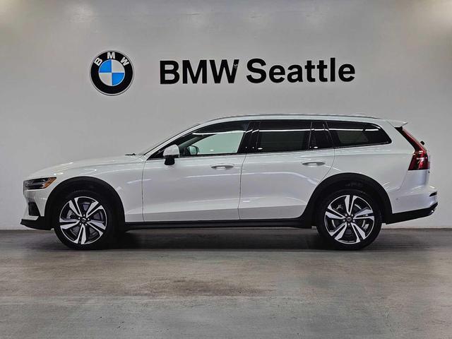 Photo of 2023 Crystal White Metallic Volvo V60 Cross Country