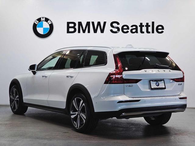 Photo of 2023 Crystal White Metallic Volvo V60 Cross Country