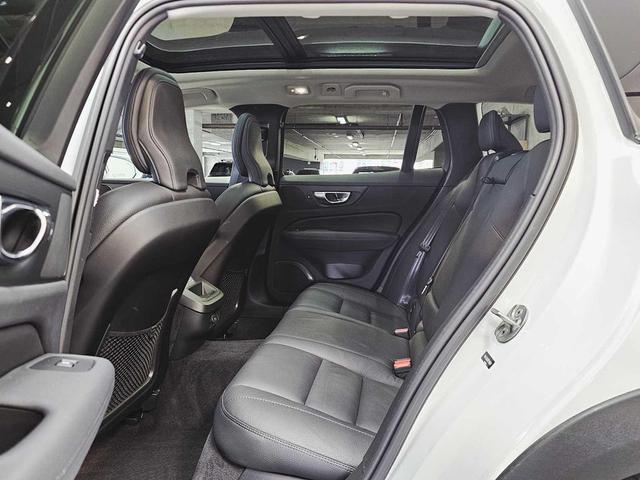 Photo of 2023 Crystal White Metallic Volvo V60 Cross Country