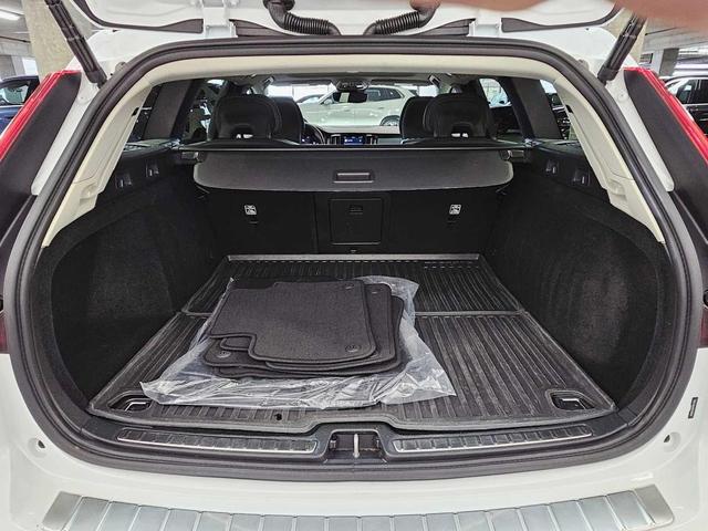 Photo of 2023 Crystal White Metallic Volvo V60 Cross Country
