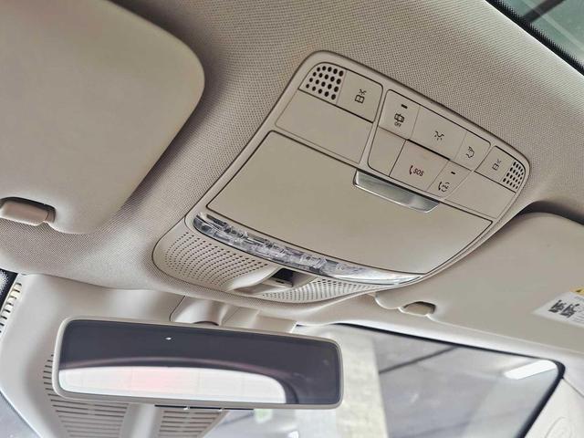 Photo of 2020 Polar White Mercedes-Benz GLC 350e