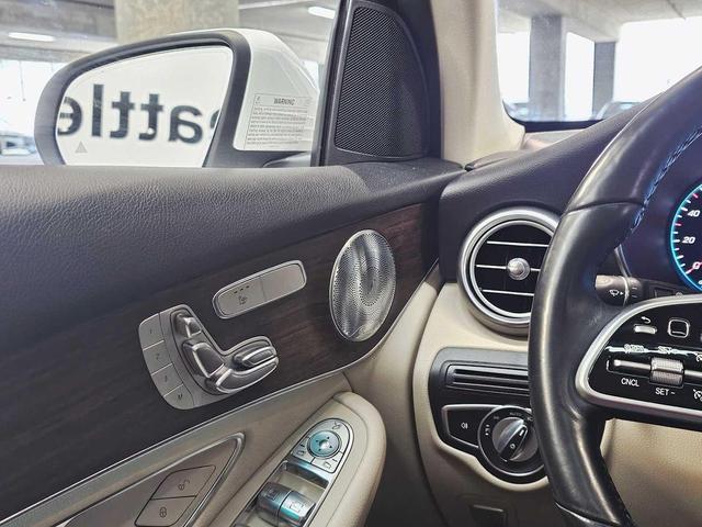 Photo of 2020 Polar White Mercedes-Benz GLC 350e