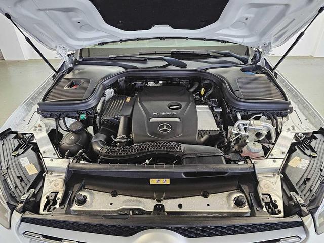 Photo of 2020 Polar White Mercedes-Benz GLC 350e